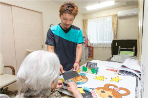 施設内は利用者さんの作品がたくさん